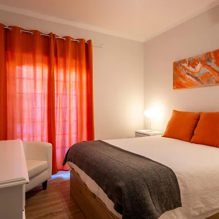 Ensuite 4 Laranja Rochedo Traseiras Santo Isidoro