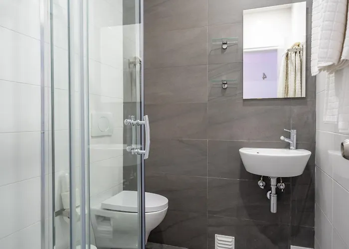 Ensuite 4 Laranja Rochedo Traseiras * Santo Isidoro